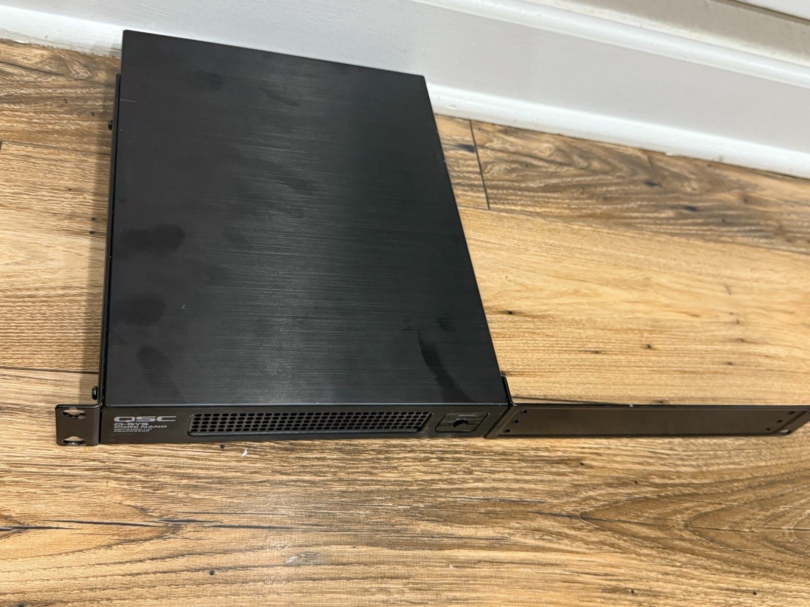 Strumenti musicali: QSC Q-SYS Core Nano – Usato da Winterthur venduto da Gemini235000 1