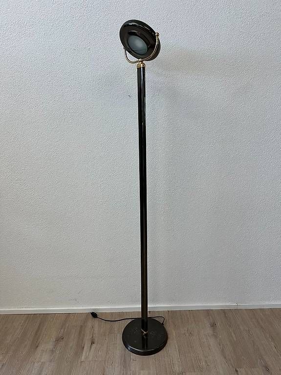 Lampade: Stehleuchte in Schwarz und Gold – Usato da Obernau venduto da Arche_Noah_Brocki 2