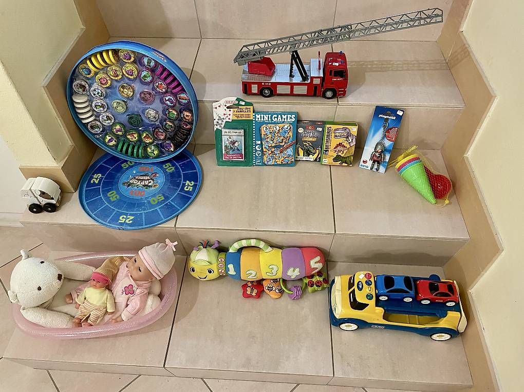 Giocattoli: Jeux et jouets pour enfants – Usato da Corcelles-pres-Concise venduto da Dilem