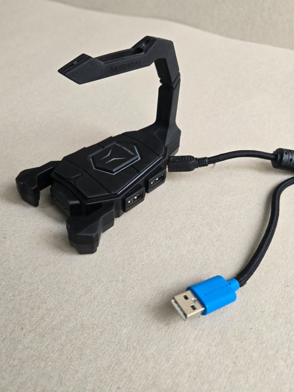 Hubs & Switches: Medion Erazer Mouse Bungee X89050 USB Hub – Gebraucht aus Hunzenschwil von Fluz 1