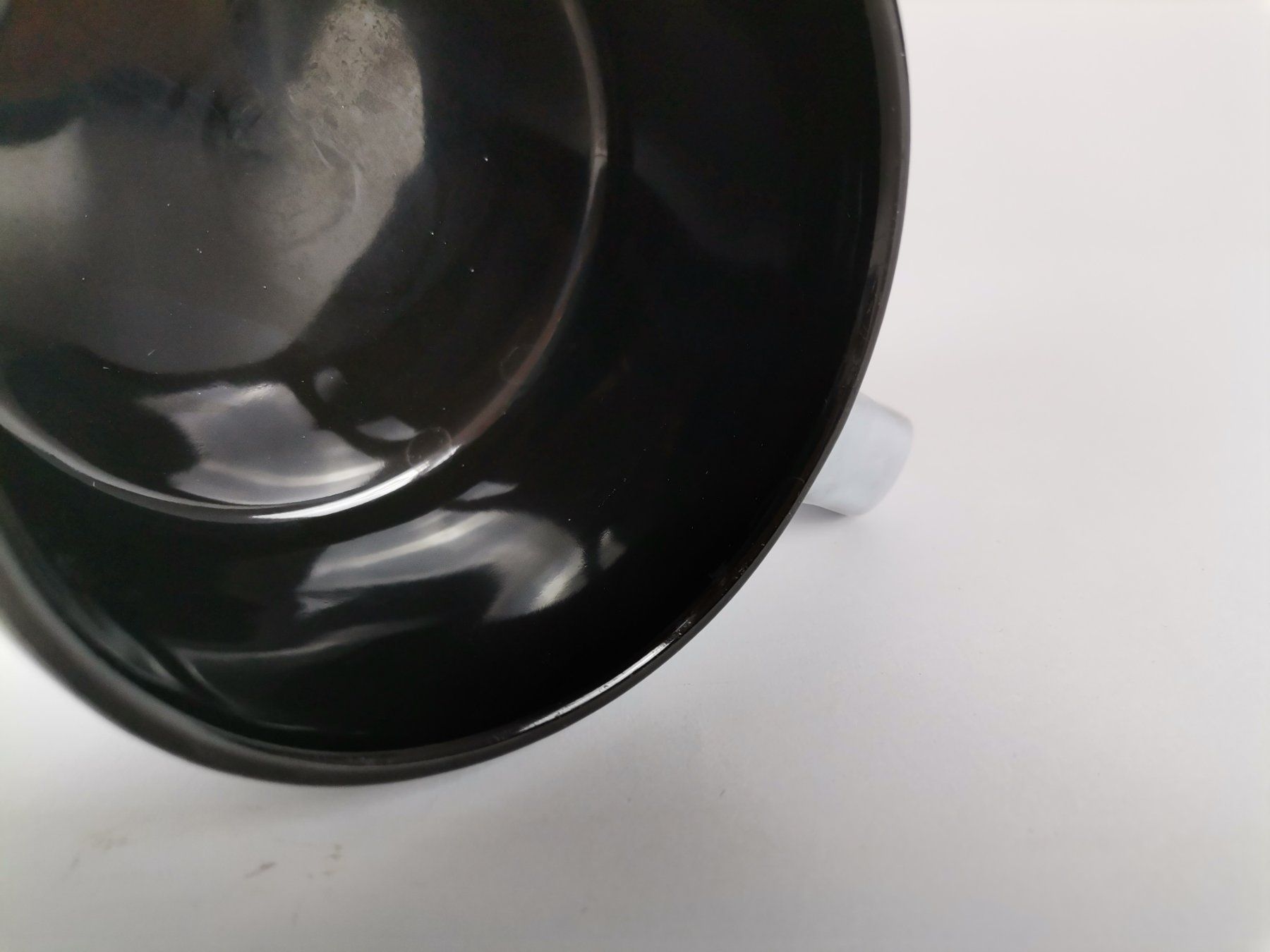 Tassen: TASSE Grau mit schwarzen Vertikalstrichen – Gebraucht aus Schaffhausen von Restwert_SH 6