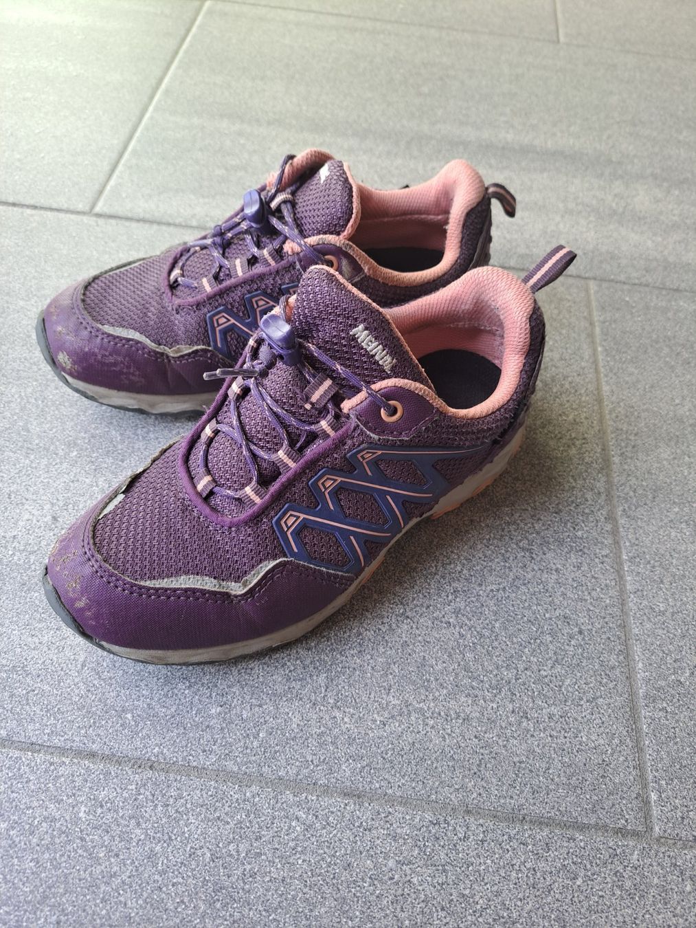 Meindl Scarpe per ragazze: Meindl Wanderschuh Gr 32 Trekkingschuh – Usato da Bünzen venduto da nagyagi111mail