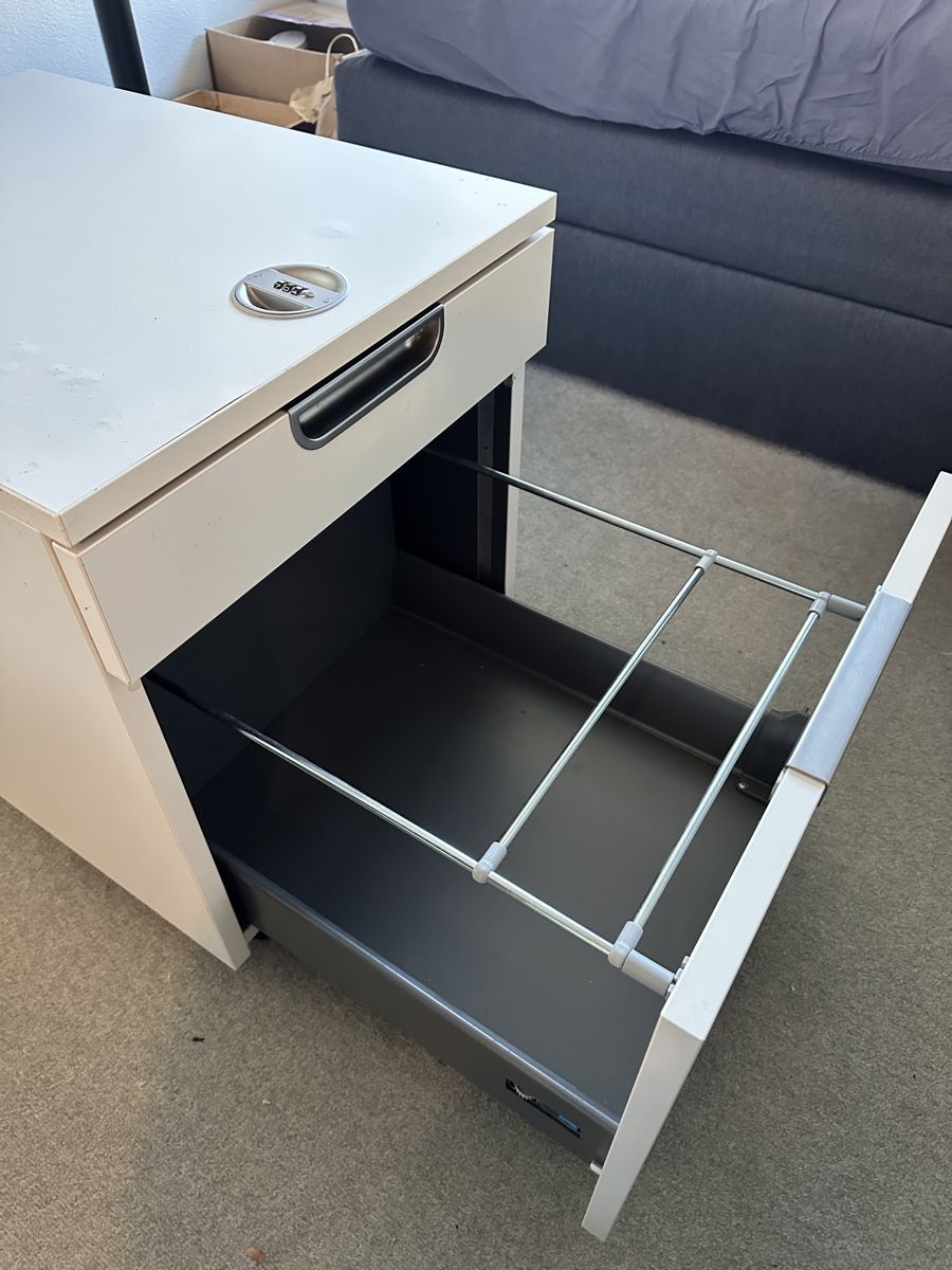 Ikea Banconi: Büromöbel/Korpus – Usato da Zug venduto da alinetrev 2