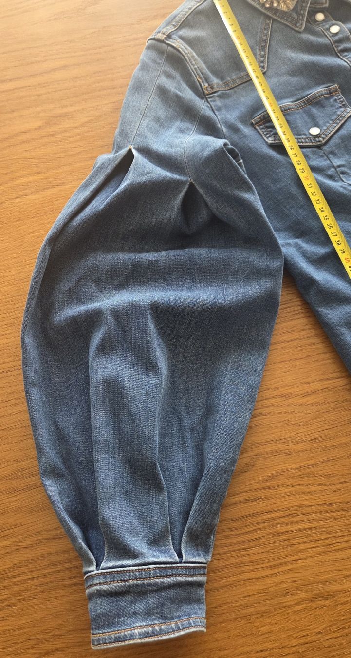 Twinset Camicette: Wunderschöne Jeans-Bluse von Twinset Actitude mit Perlen – Nuovo (secondo la descrizione) da Scherzingen venduto da tan_l9n2 9