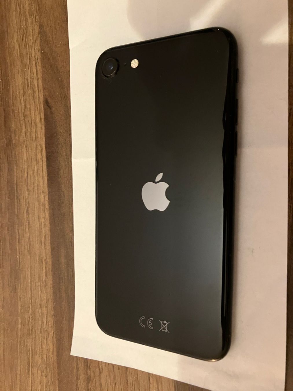 Apple Portables: iPhone SE 2. Gen 2020 64GB – D'occasion à Zürich par Claud130 1