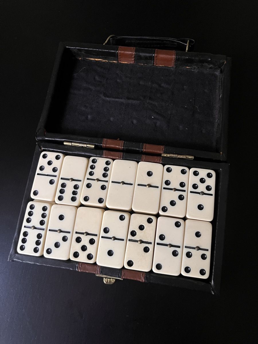 Giochi: Vintage Domino Set in Lederbox – Usato da Zürich venduto da Nowstalgia 1