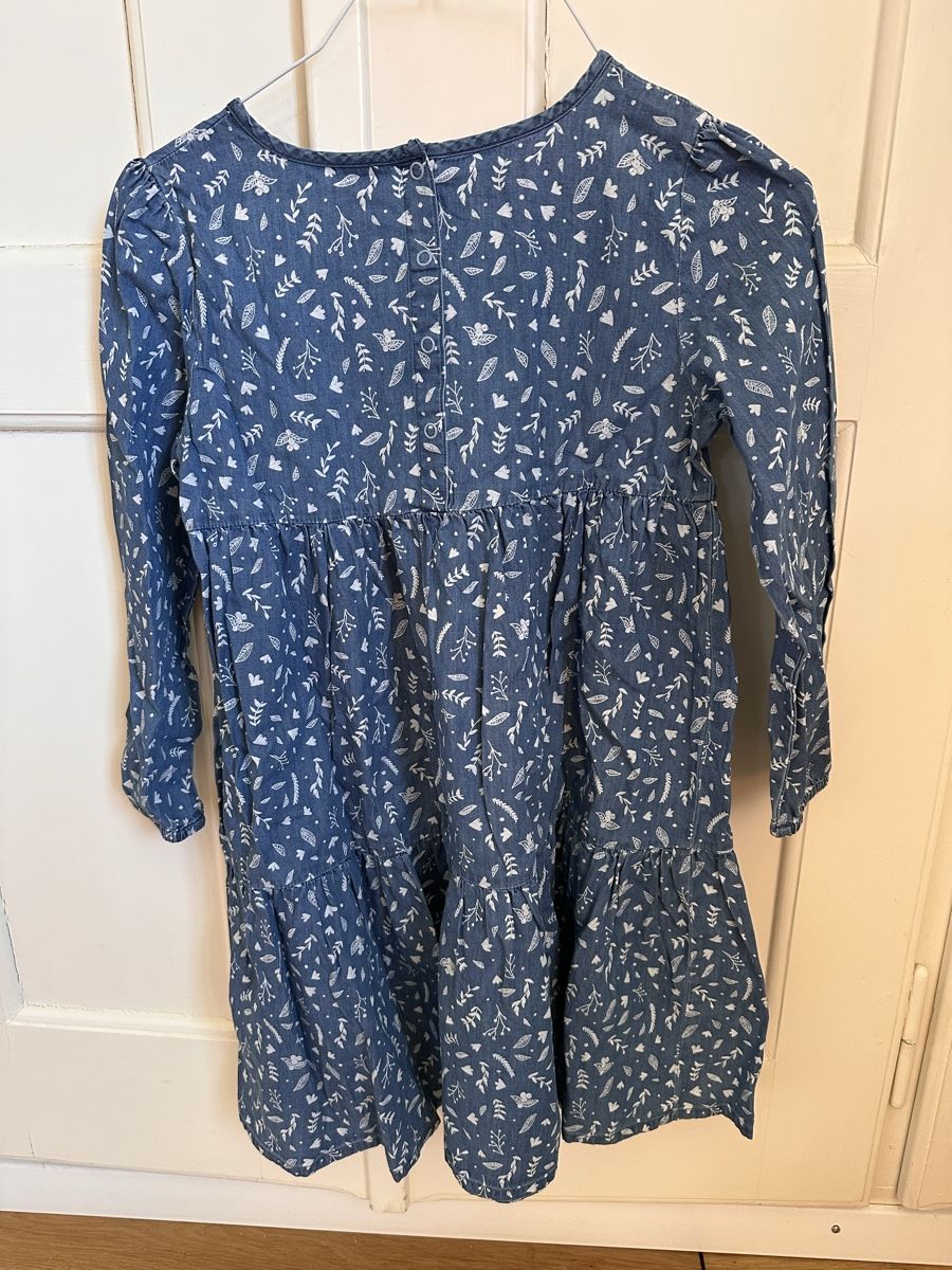 Frugi Lotti & Set di vestiti: Frugi Baumwolljäckli und -Röckli – Usato da Burgdorf venduto da bar_q9s7 1
