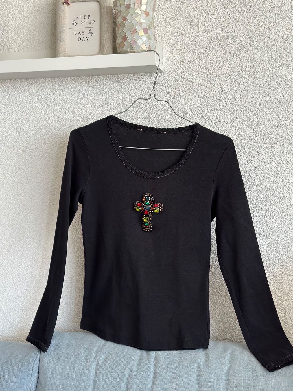 T-shirts: Schwarzes Oberteil 36 mit Strasssteinen – D'occasion à Rothenburg par wer_g9fd 1