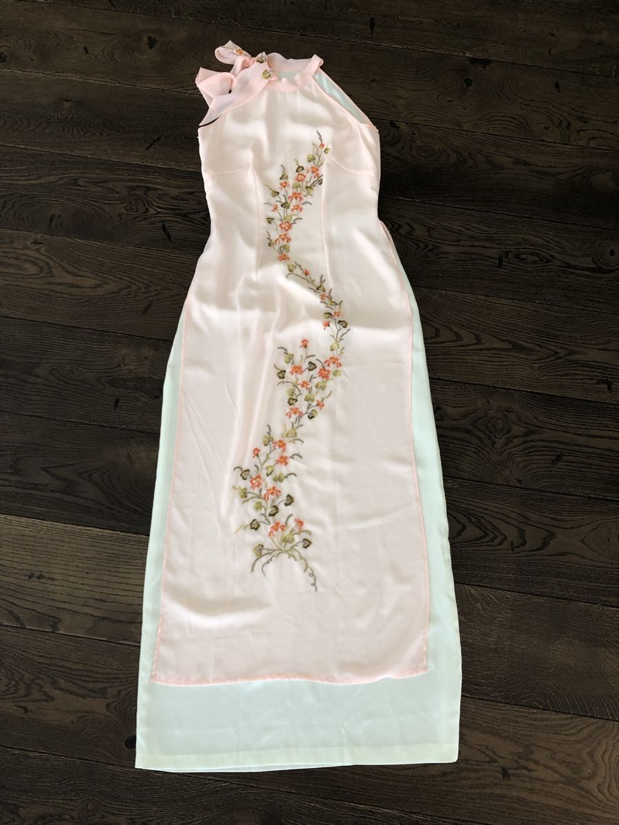 Kleider: Traditionell Vietnamesisches Damenkleid Seide – Gebraucht aus Büren SO von Nuri09