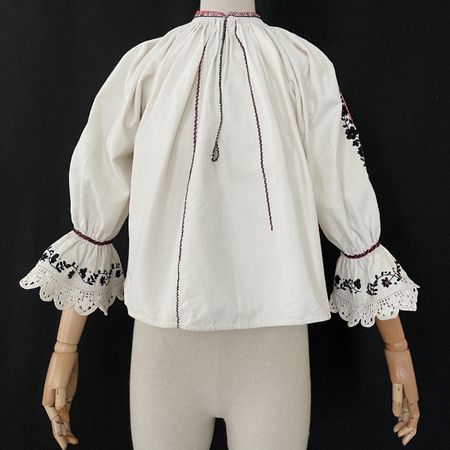 IE Vintage Hand Embroidered Folk Romanian Blouse