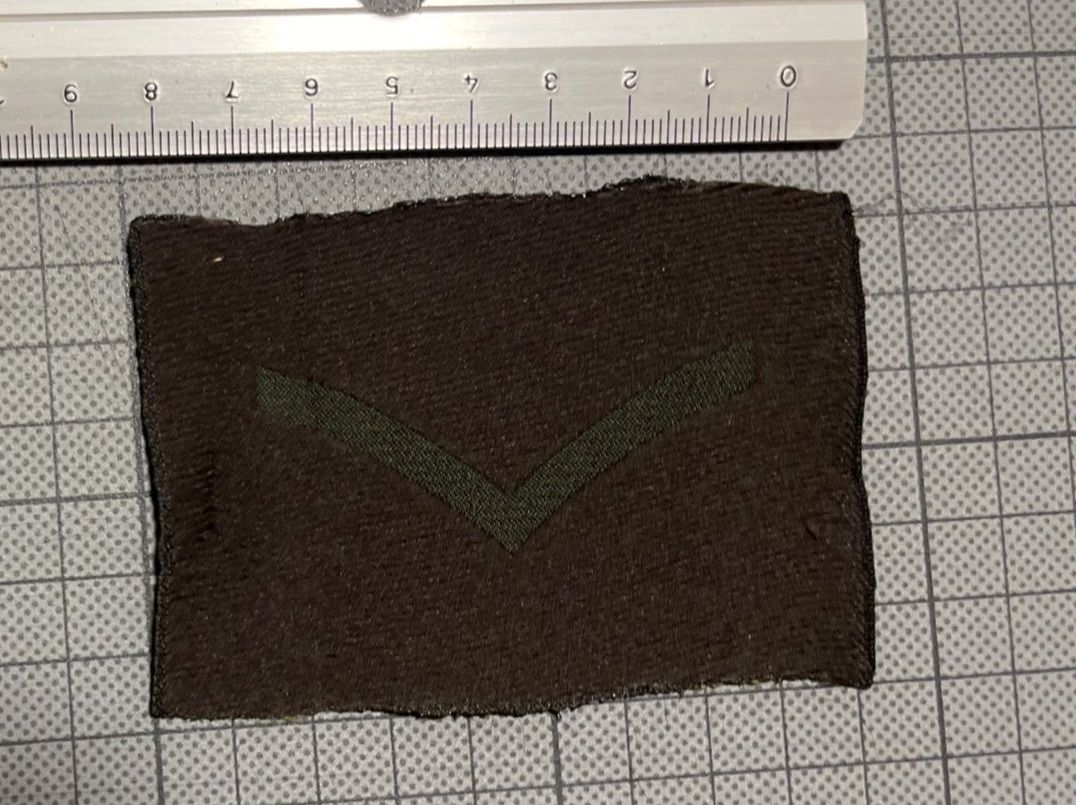 Plaketten & Abzeichen: Lance-Corporal's Rank Badge DPM 85 Combat British Army – Gebraucht aus Bischofszell von Klabauta 1