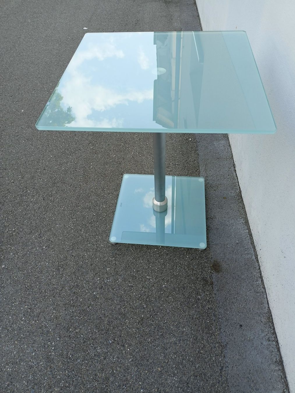 Tavoli: table d'appoint aluminium et verre satiné – Nuovo (secondo la descrizione) da Biel/Bienne venduto da fra_t25n 2