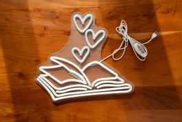 LED Neon Schild Buch & Herzen – 38 × 38 cm – USB Leuchtschil