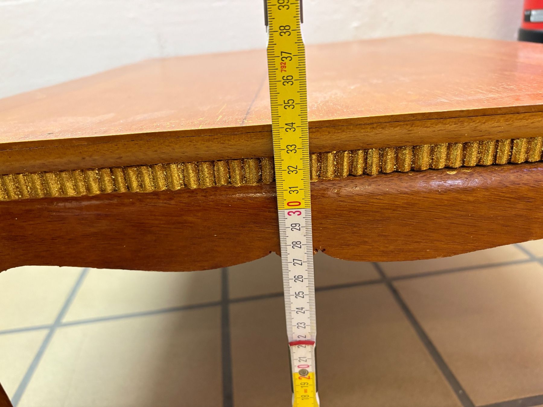 Set di tavolo e panche: Thailändischer Buddha Altar (Hausaltar) – Usato da Winterthur venduto da livianina 6