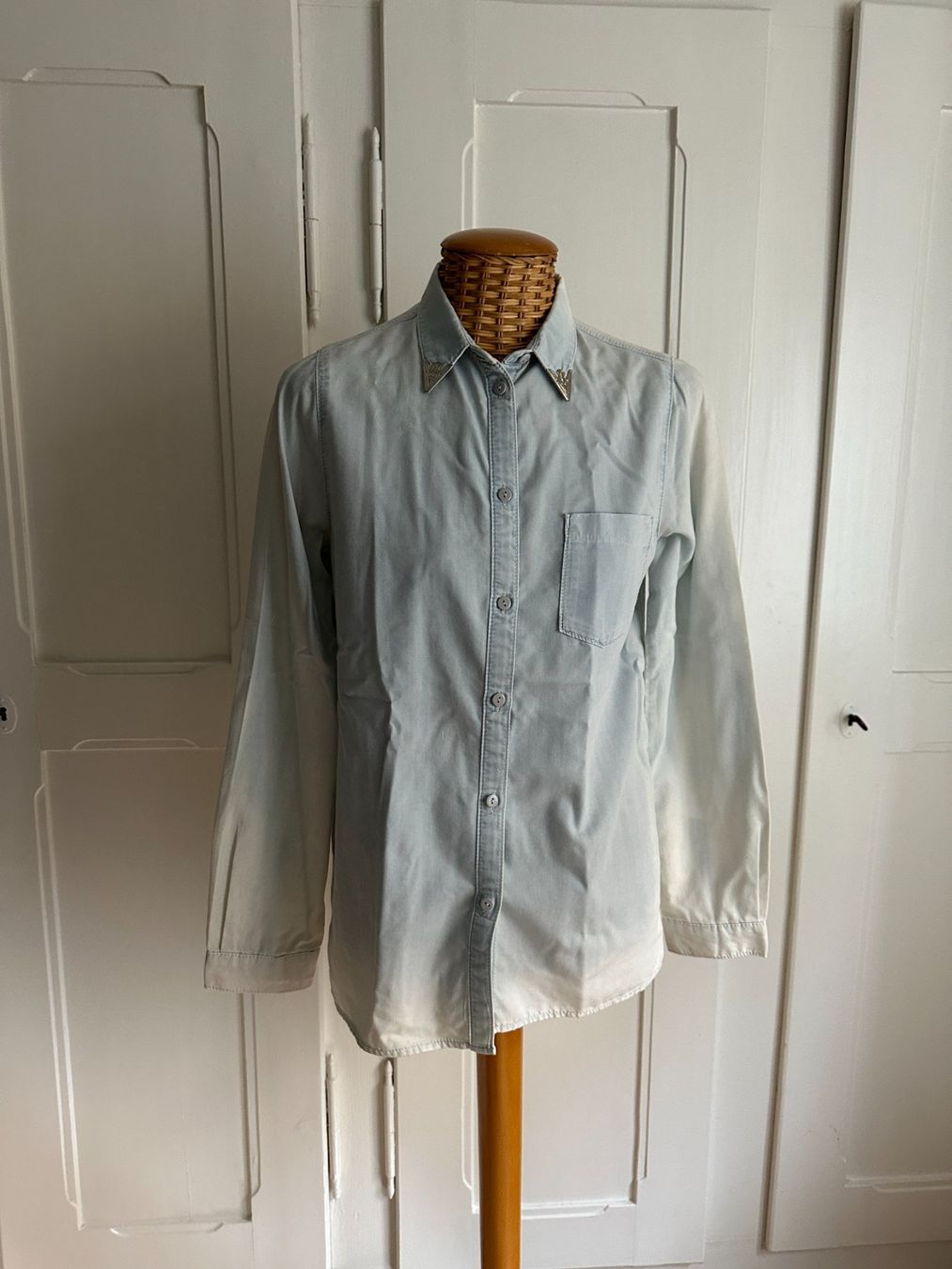 Topshop Camicette: TOPSHOP - Jeansbluse hellblau leicht 36 – Usato da Zürich venduto da Diazaio