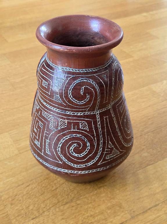 Pot décoratif en terre cuite sculptée style précolombien (Gebraucht) in ...