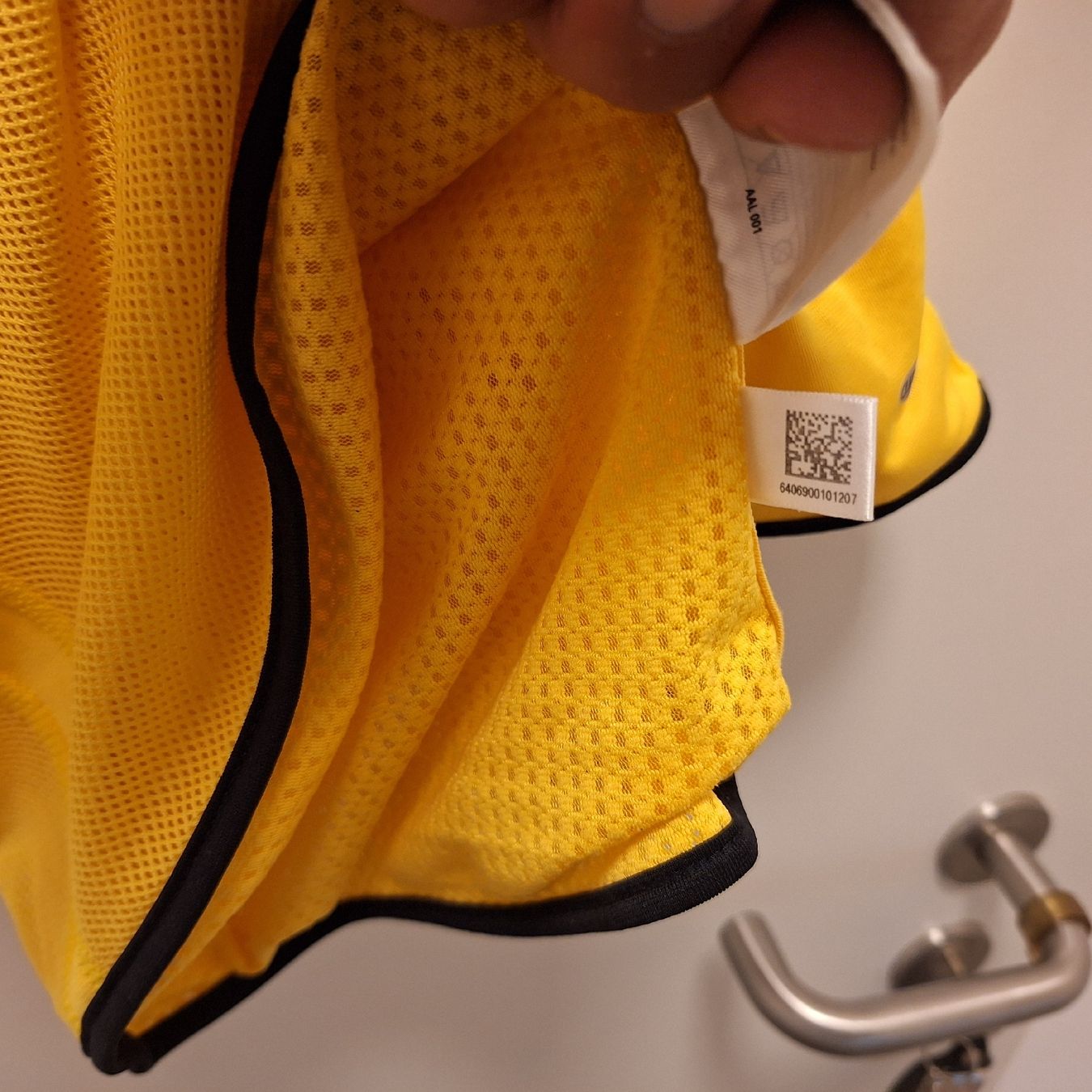 Canottiere & Pantaloni: Adidas Arbitro Gelb XL vintage – Usato da Bellinzona venduto da LA-ropa-de-Juan 3