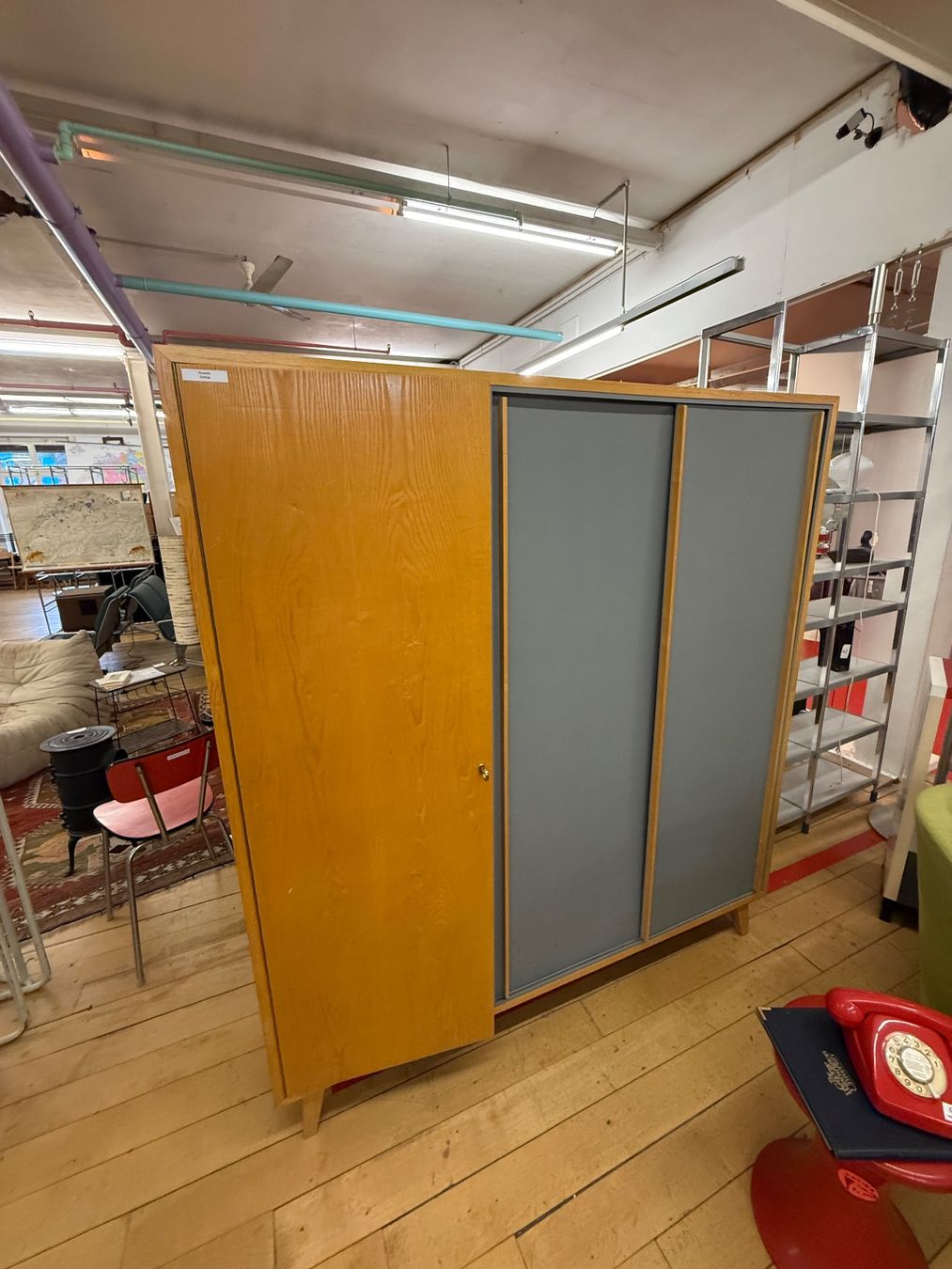 Schränke: Victoria-Möbel Baar Kleiderschrank – Gebraucht aus Fulenbach von Annie.s_Mid_Century 7