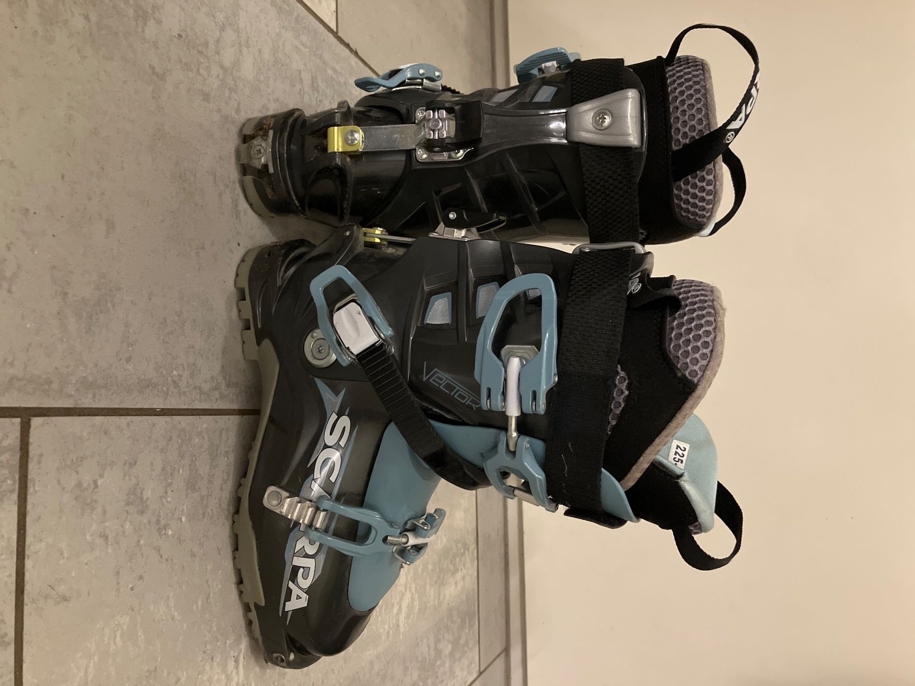 Scarpa Scarpe da uomo: Scarpa Vektor Gr. 22.5 – Usato da Richterswil venduto da isa_sxj2 1