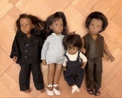 4 Sasha Puppen mit Kleidung