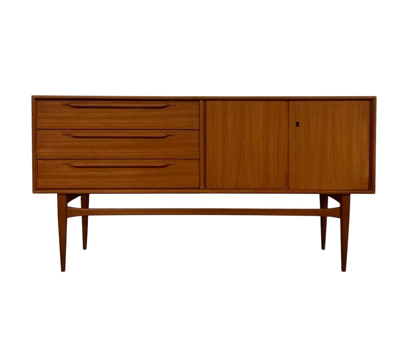 Credenze: Mid-Century Teak Sideboard Riestenpatt 60s – Usato da Basel venduto da MidMod20C