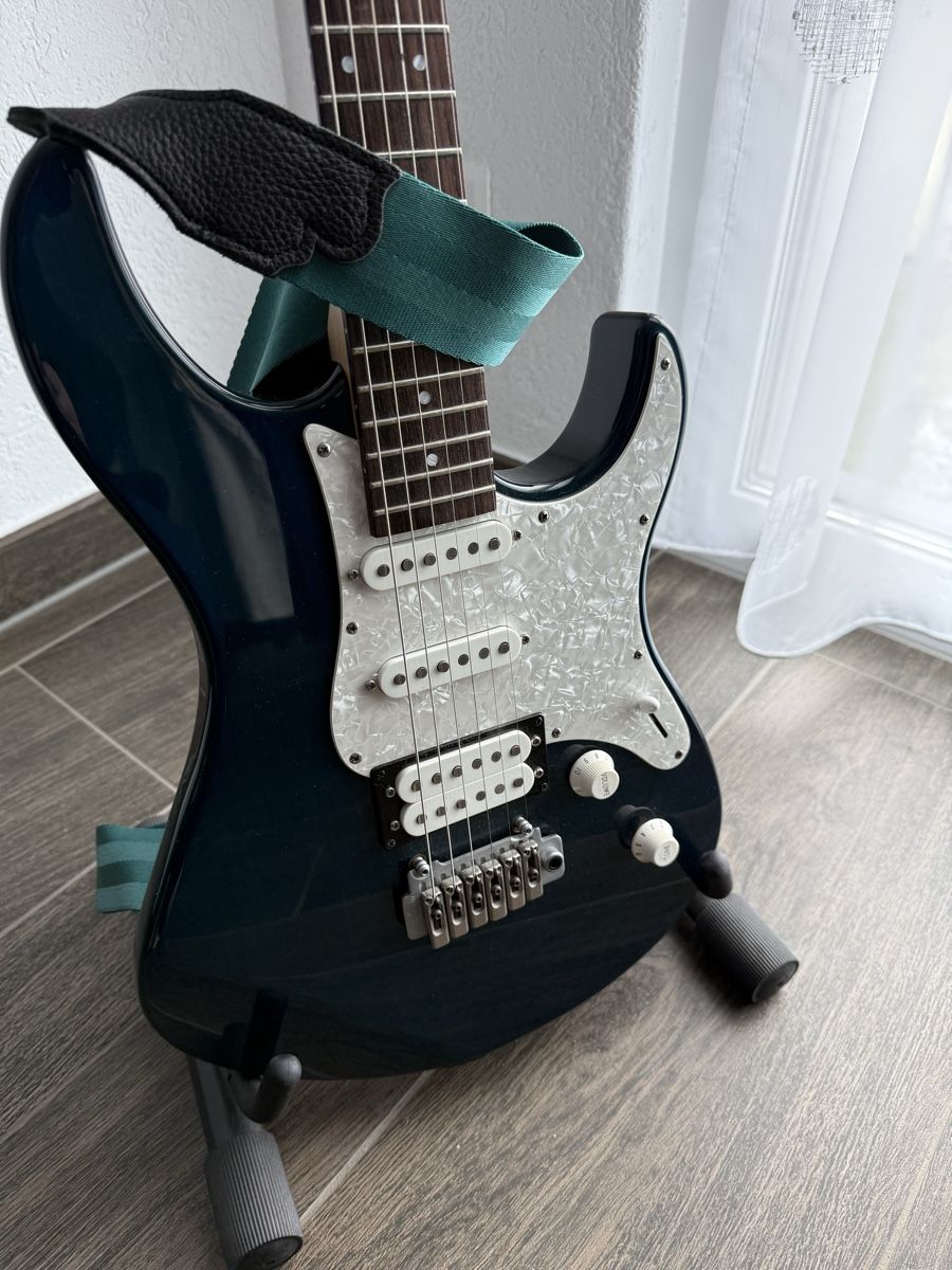 Yamaha Strumenti musicali: E-Gitarre Yamaha Pacifica inkl. Tasche und Ständer – Nuovo (secondo la descrizione) da Gunzgen venduto da Fra1990 1