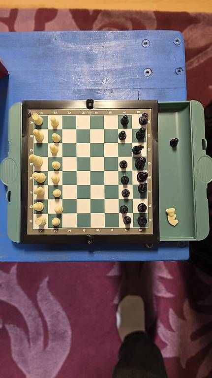 Giochi: Kompaktes Reise-Schachspiel  Magnetisch & Klappbar – Usato da Suhr venduto da lam_6xqf 1