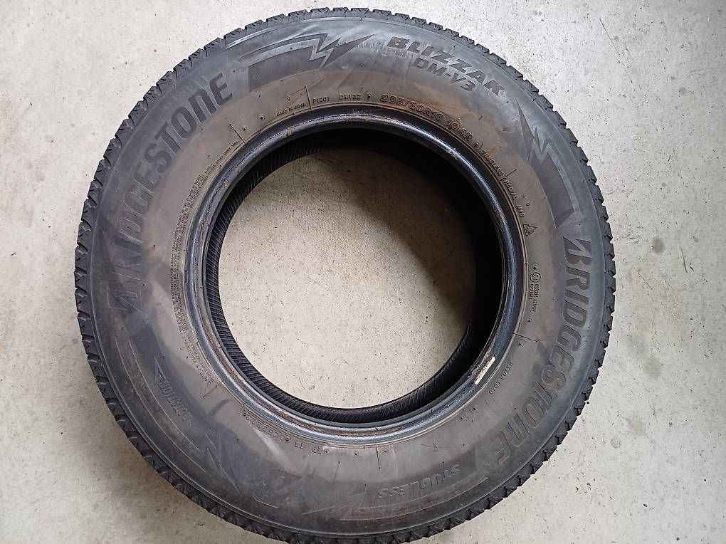 Bridgestone Pneus & Roues: Winterpneu 205 80 16 C – D'occasion à Roggwil BE par mosquito69 1