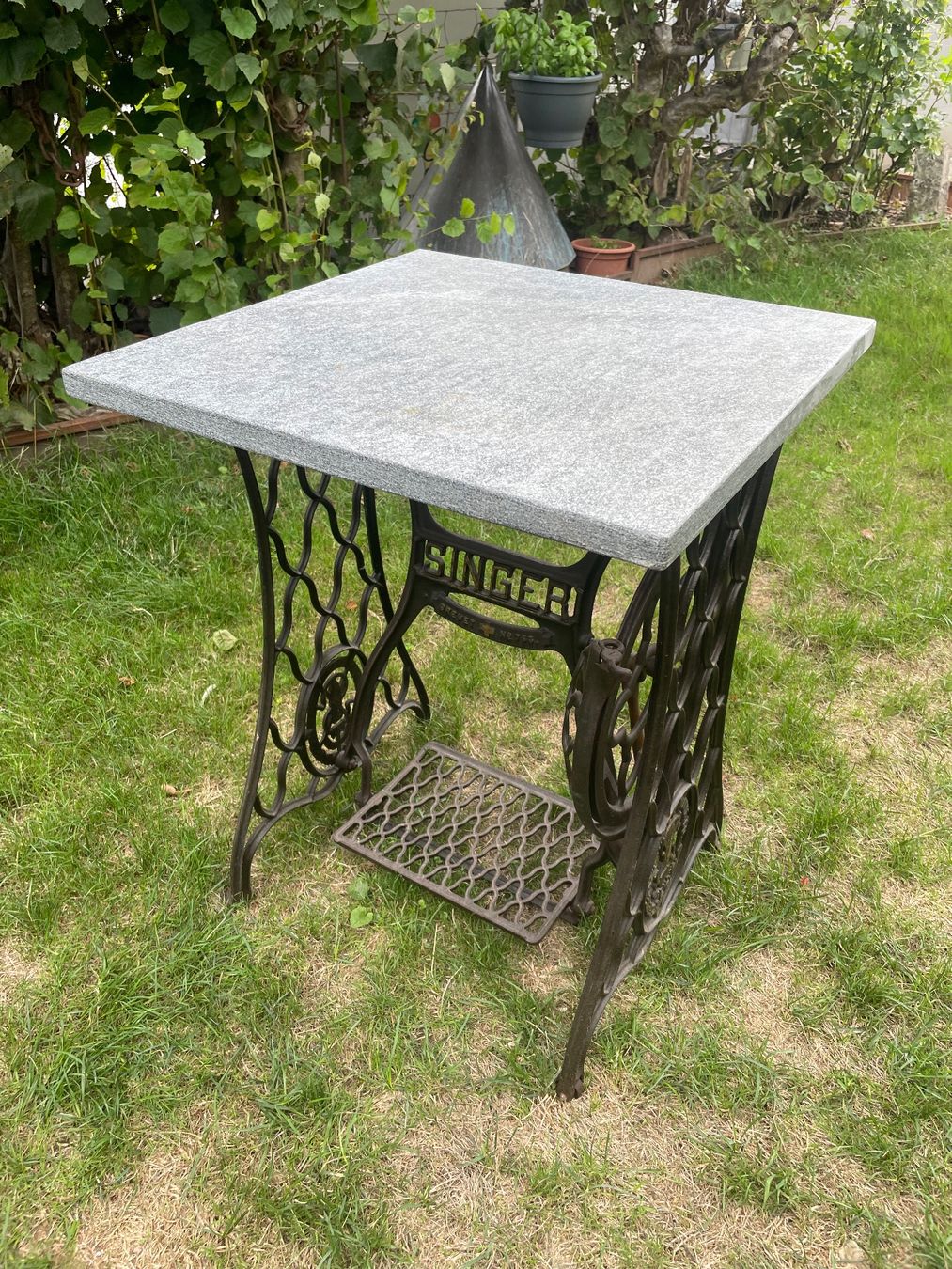 Tavoli: Granit tischchen blumen tisch – Usato da Derendingen venduto da Resu8263