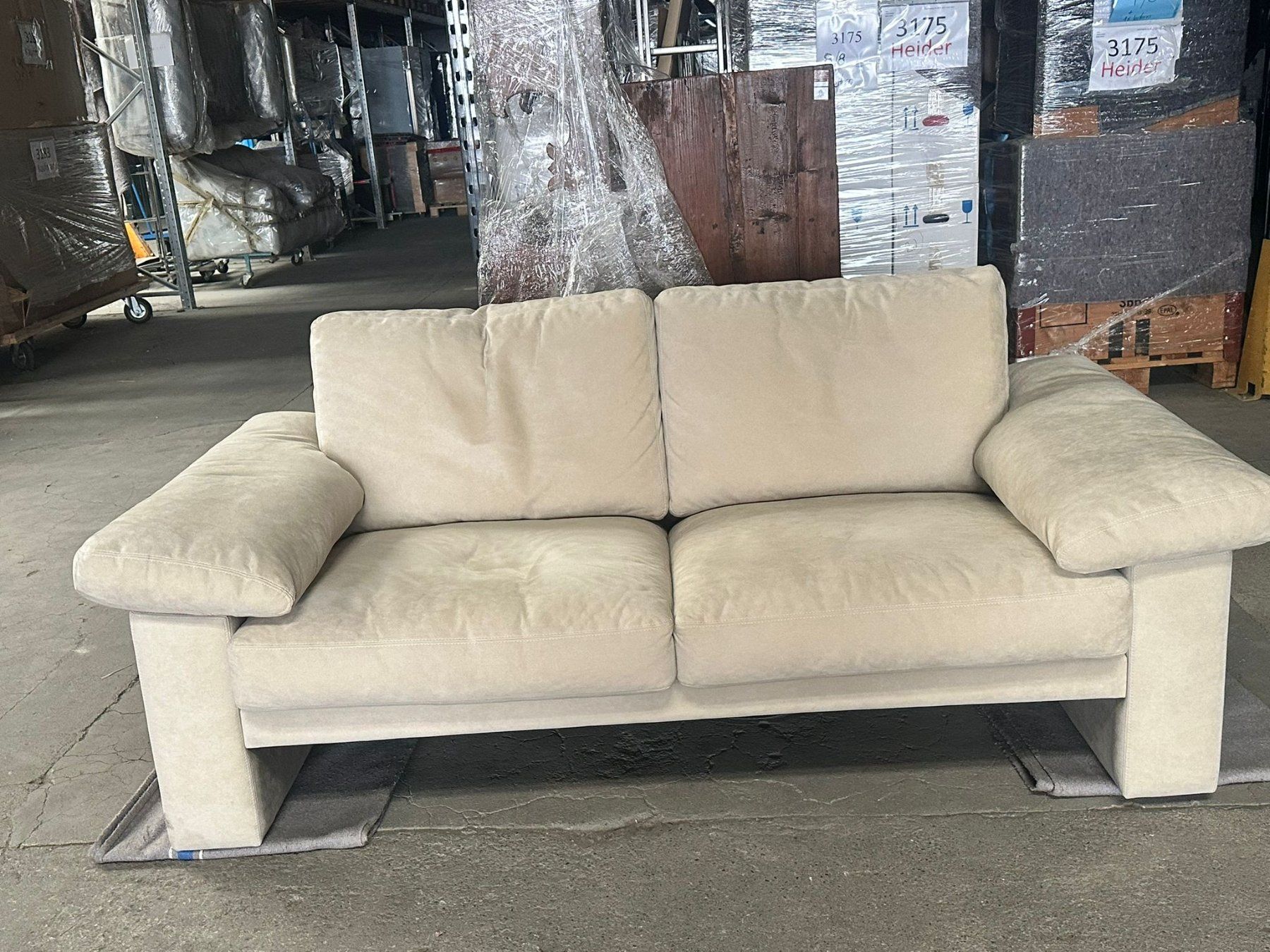 Sofas: 2er Sofa hellbeige Alcantara – D'occasion à Regensdorf par Sisco1968 3