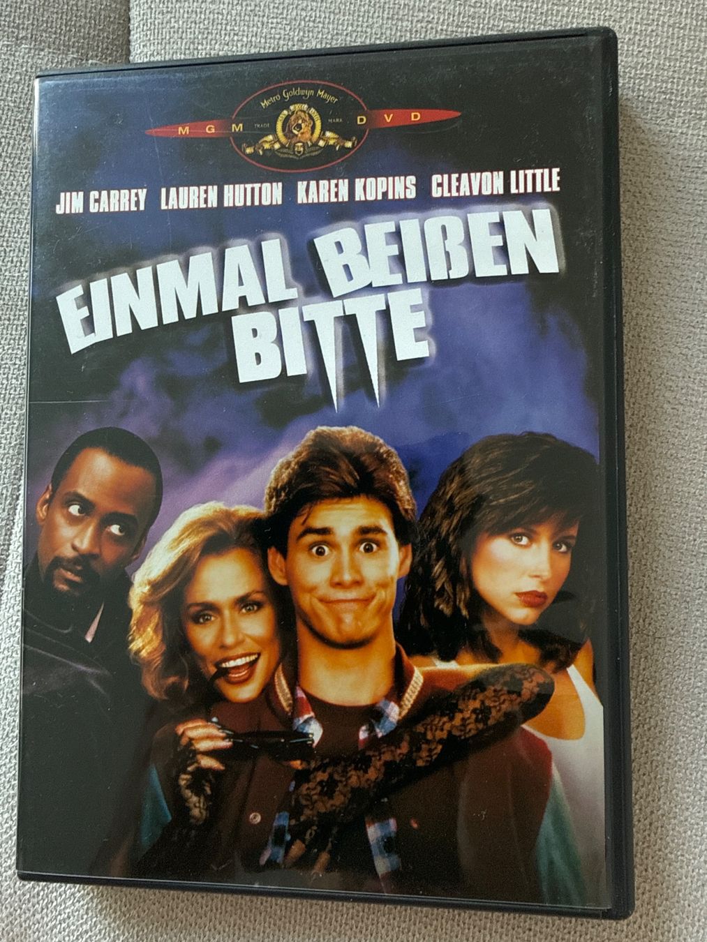 Alle DVDs: Einmal beissen bitte – Gebraucht aus Neuhausen von D-MAC