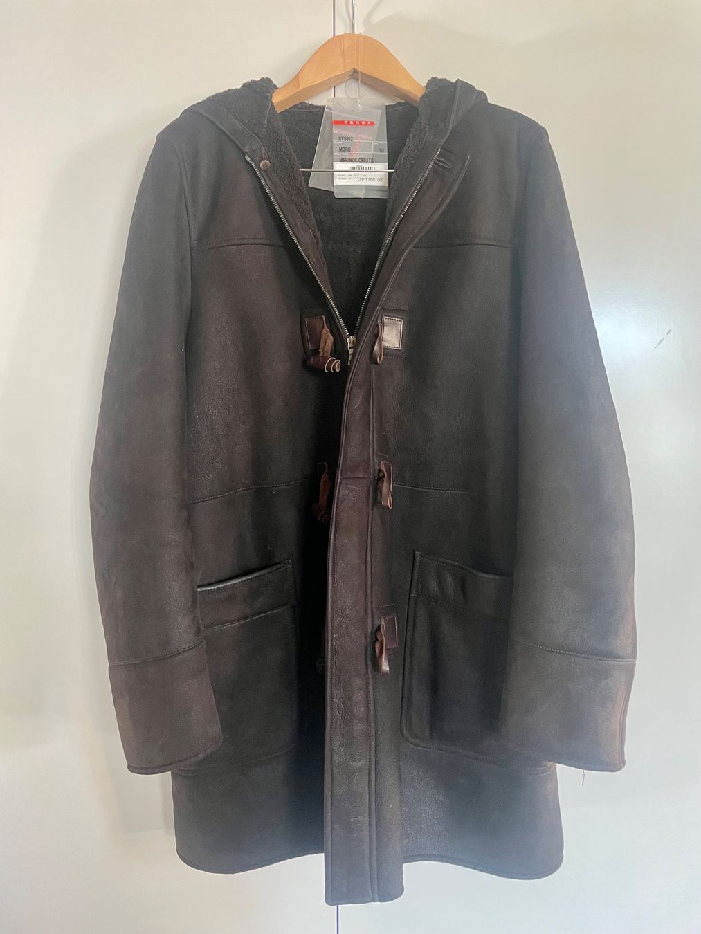 Prada Cappotti: PRADA Lammfell Mantel NP: 3750.- – Usato da Zürich venduto da einkaufswagen 1