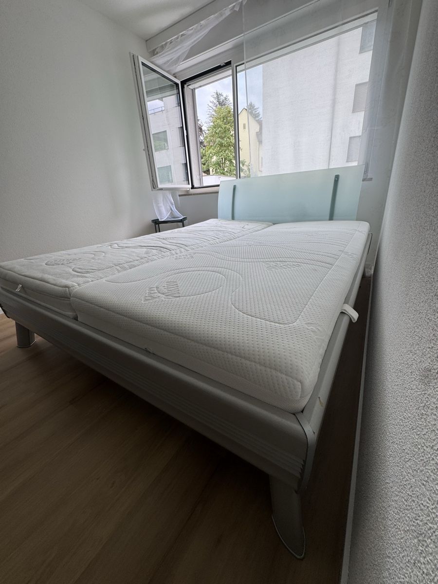 Letti: Doppelbett mit Glas-Kopfteil inkl. 2 Matratzen – Usato da Kriens venduto da sar_28xx 2