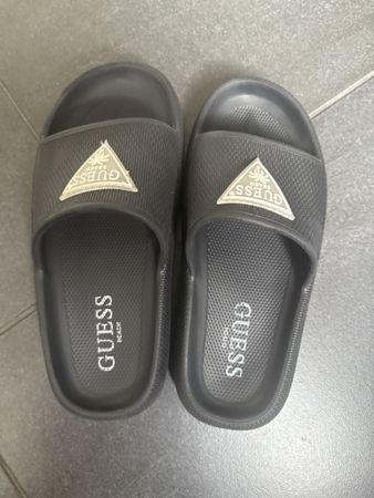 Haushaltschuhe GUESS schwarz Grösse 39 40