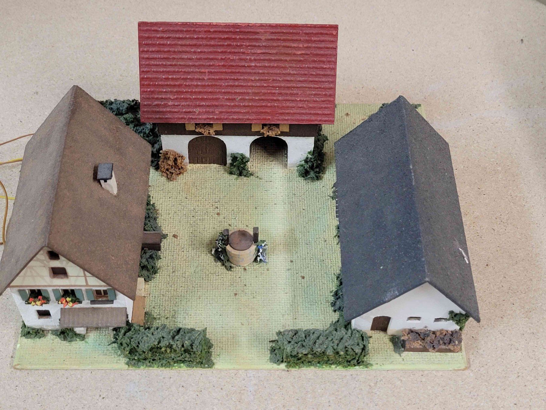 Kit di modellismo & Modellini statici: Ferme; 3 bâtiments – Usato da Yverdon-les-Bains venduto da totor