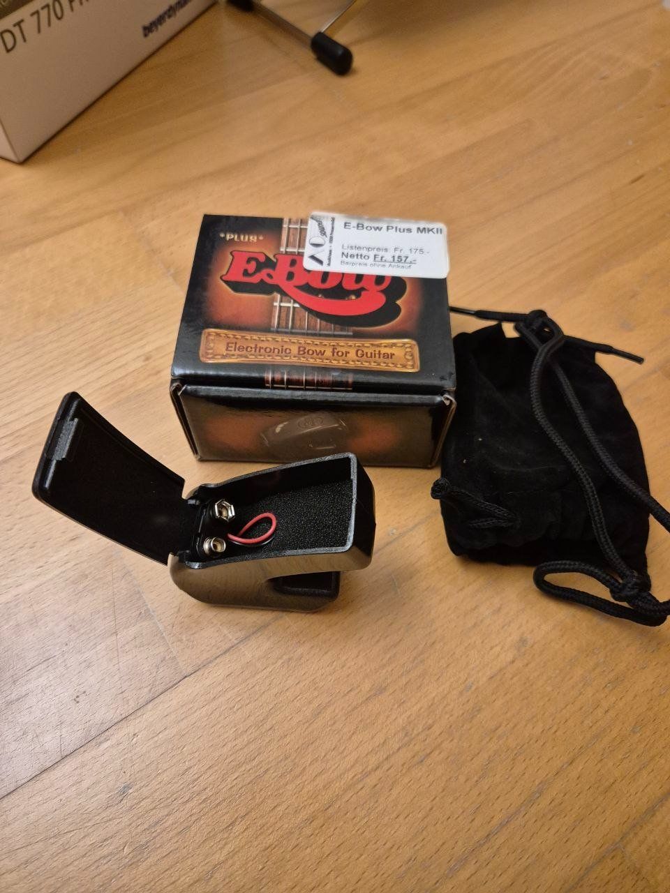 Strumenti musicali: Electronic Bow for Guitar (E-Bow/ E Bow) – Usato da Zell ZH venduto da Ulanbator