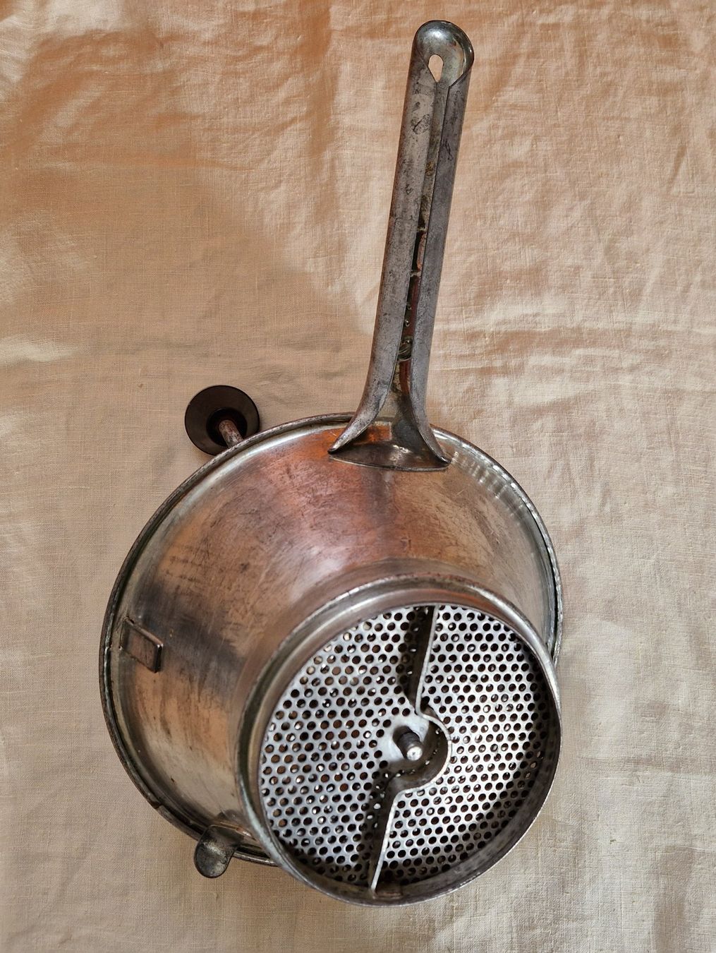 Elettrodomestici da cucina: 2 Anciens "Passetout" / 2 alte "Passetout" – Usato da Villarepos venduto da Discorine07 8
