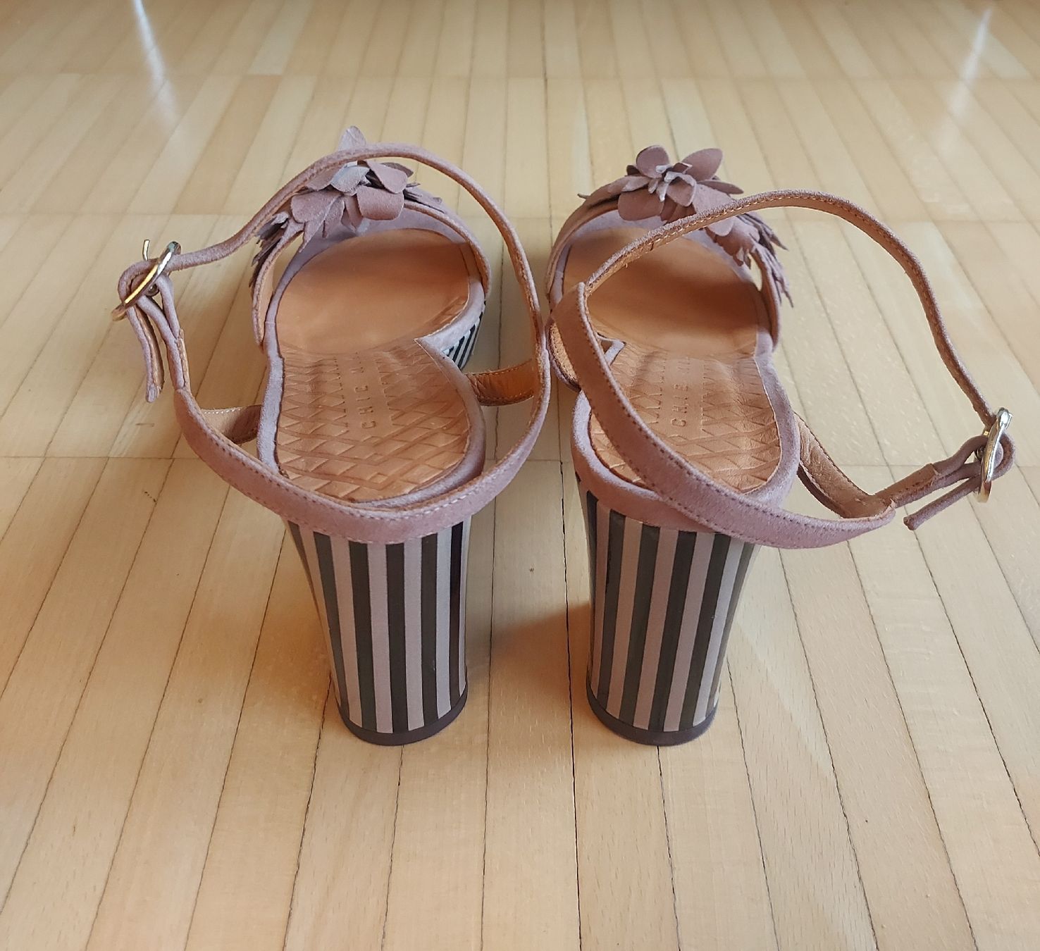 Chie Mihara Scarpe da donna: Chie Mihara Sandalen, beige, Gr. 39 – Nuovo (secondo la descrizione) da Oberengstringen venduto da PaolaDe 1