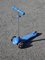 Trottinette enfant 3 roues bleue, idéale pour l'été!