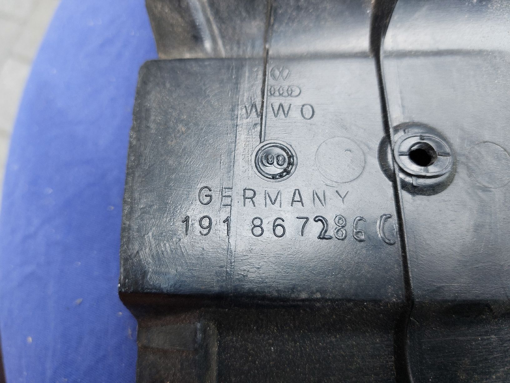 Volkswagen Tutti pezzi di ricambio auto: VW Golf 2 Abdeckung B-Säule – Usato da Gunzwil venduto da Jounima 3