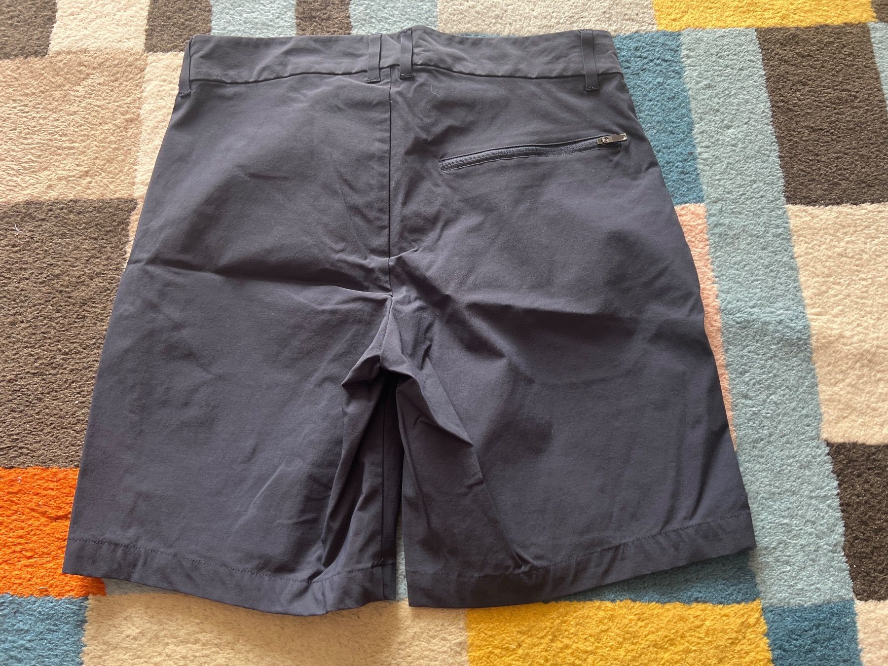 Peak Performance Hosen: Peak Performance Illusion Shorts Damen Gr. 31 dunkelblau – Gebraucht aus Winterthur von britsi 4