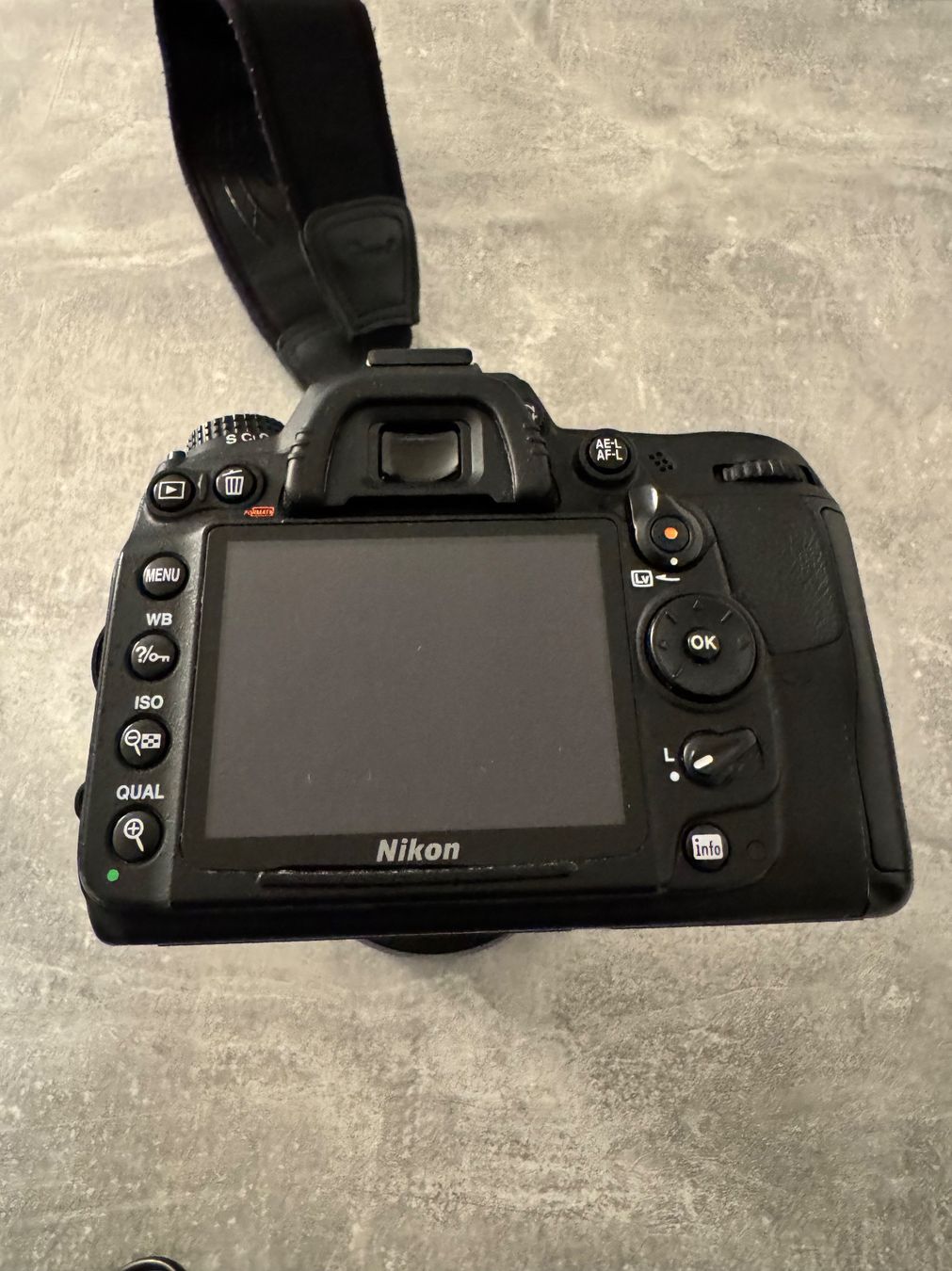 Nikon Fotocamera: Nikon D7000 Spiegelreflexkamera mit Objektiv – Usato da Zuchwil venduto da RobertLaz 4