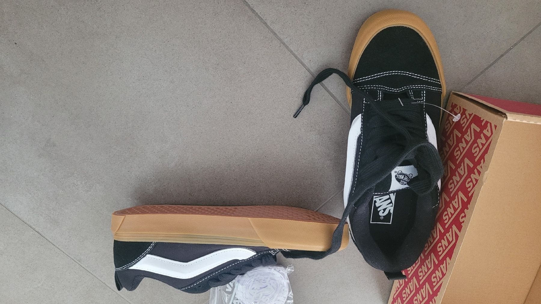 Vans Scarpe da uomo: New Vans Knu Skool Black Gum Size 40.5 – Nuovo e nell'imballaggio originale da Winterthur venduto da sar_zg7p 1