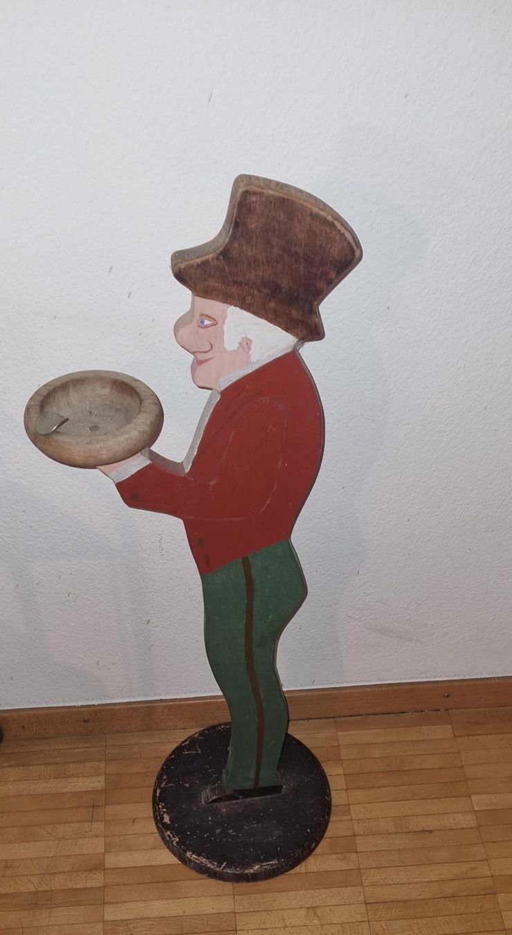 Sculture & Statue: Holz Figur mit Aschenbecher – Usato da Basel venduto da Jcva