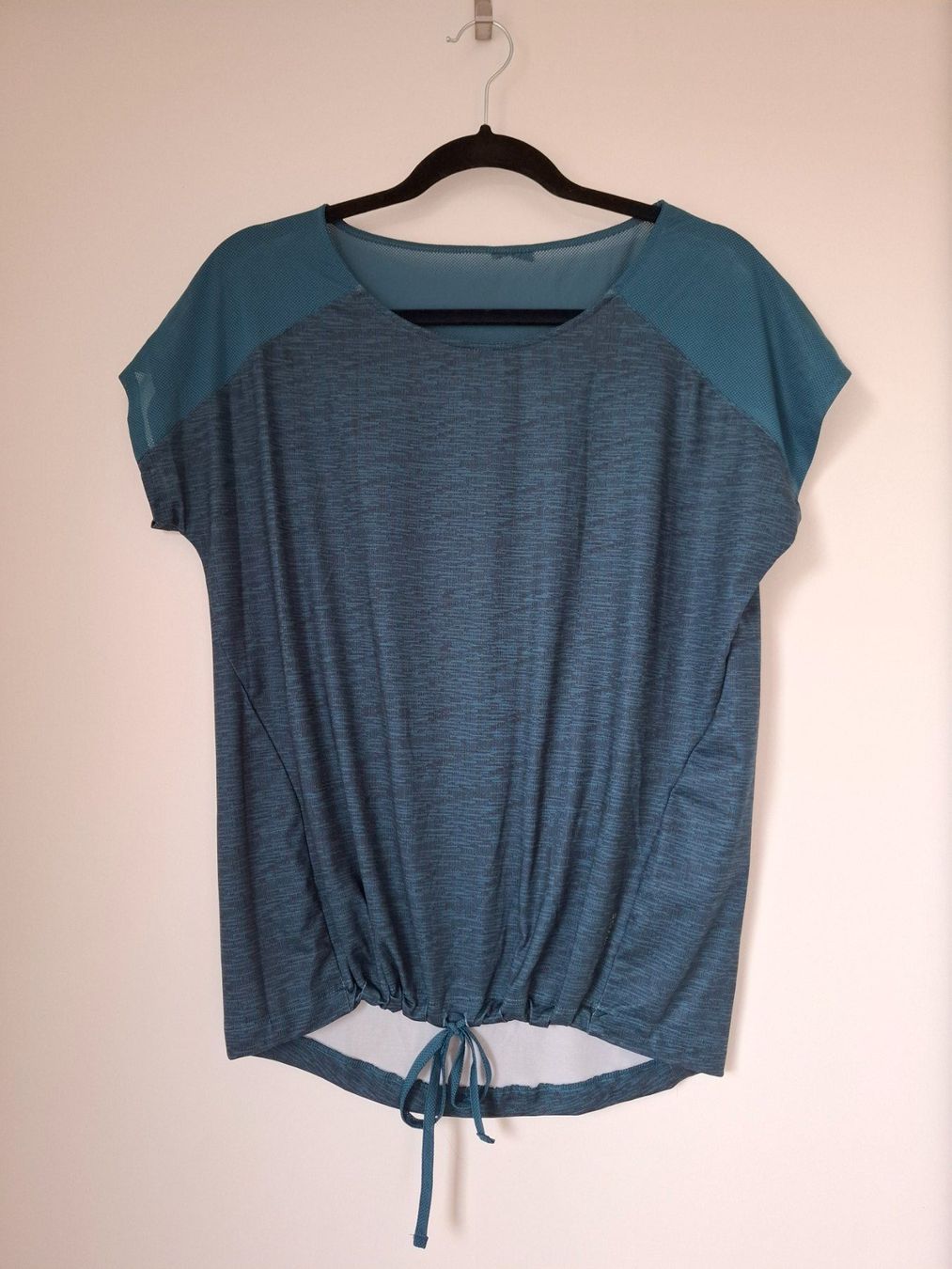 T-shirt: Sport Shirt – Nuovo (secondo la descrizione) da Schaffhausen venduto da ann_cjt6