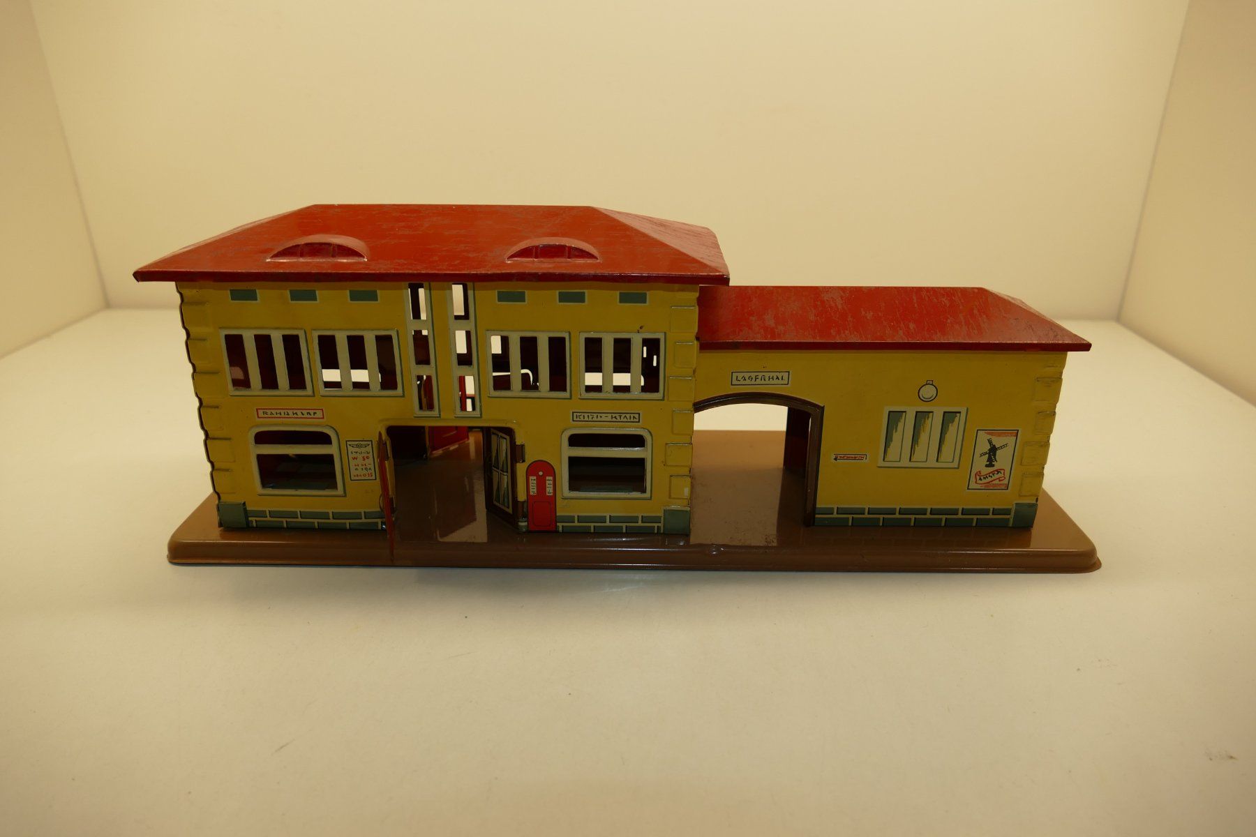 Modelleisenbahnen: Spur 0: Blechbahnhof – Gebraucht aus Niederhasli von rail-duerst 2