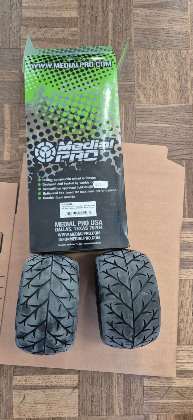 Modellismo RC: Zwei Highgrip Medial Reifen – Usato da Wallisellen venduto da robvar