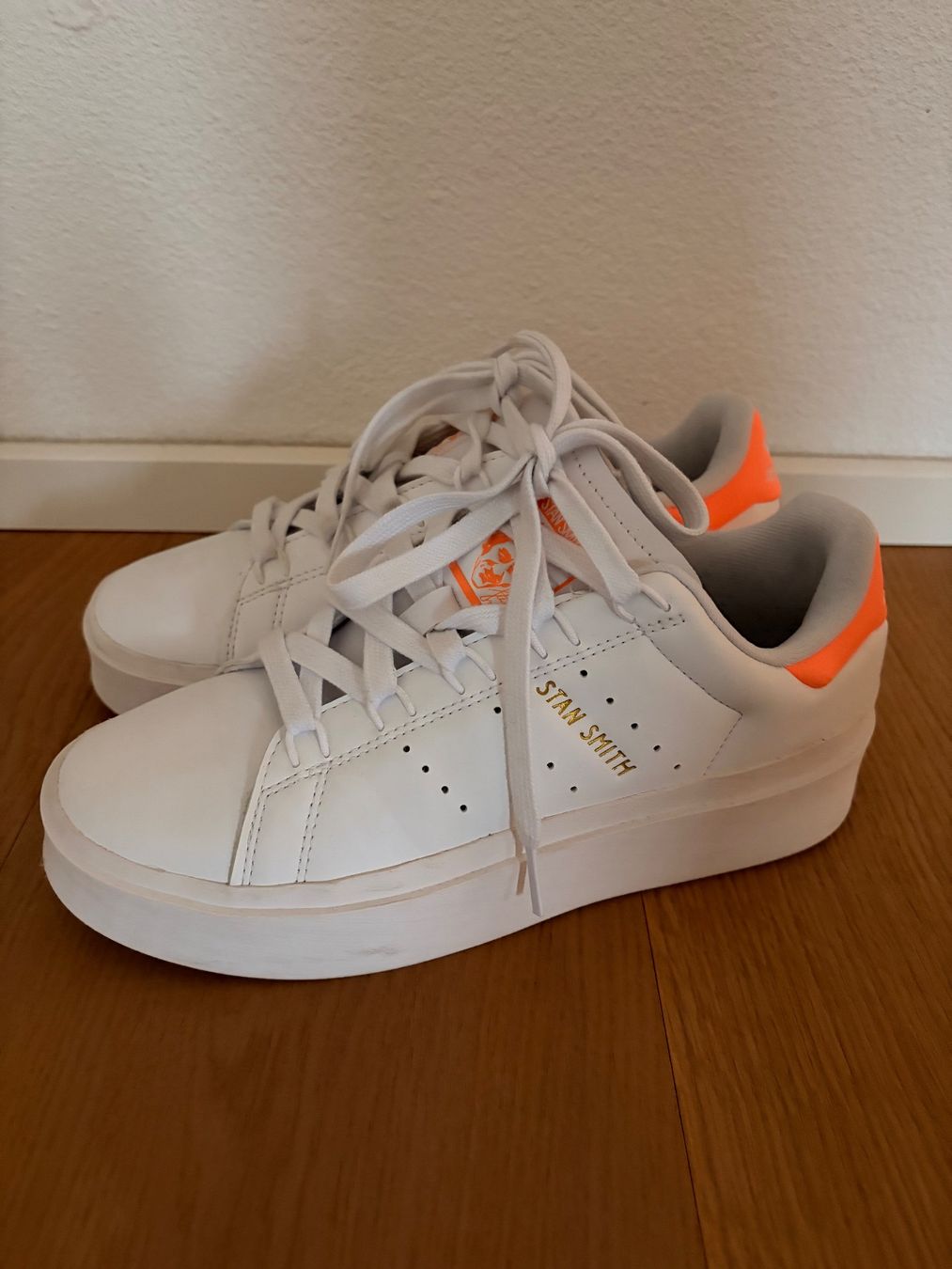 Damenschuhe: Sneaker Adidas Grösse 37 – Gebraucht aus Rifferswil von Discentra 1
