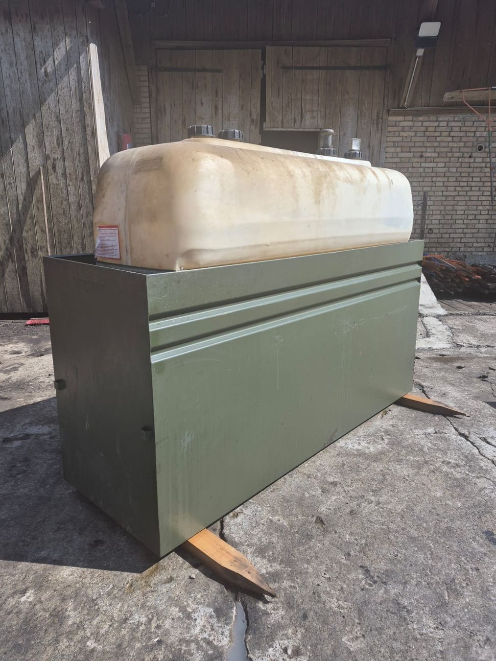 Sonstiges Fahrzeugzubehör: Dieseltank 2 mal 1900 Liter – Gebraucht aus Rikon im Tösstal von A.Bieri 1