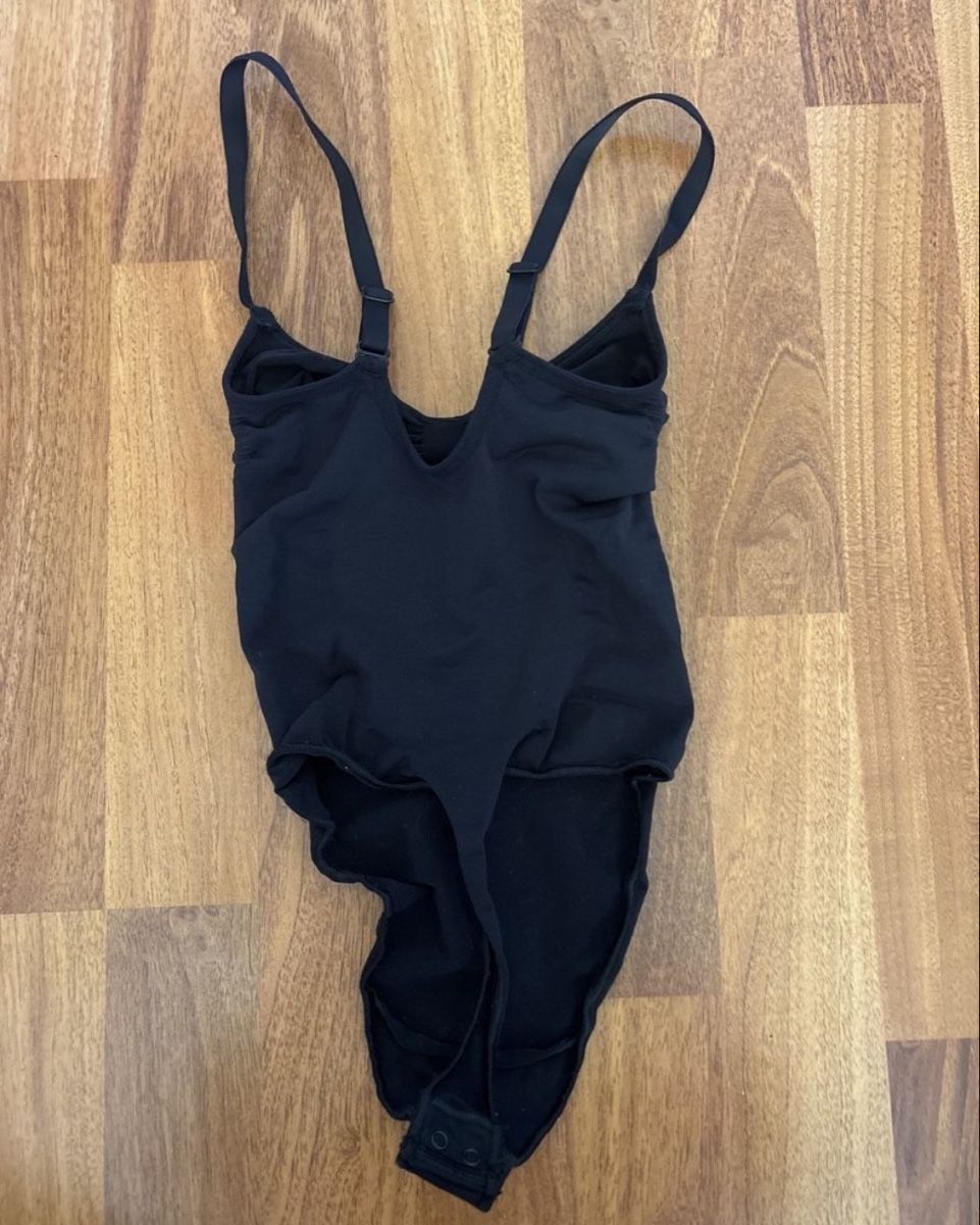 Skims Tops: SKIMS Bodysuit black Size S – Neu (gemäss Beschreibung) aus Kirchberg SG von schwarzekatze7 2